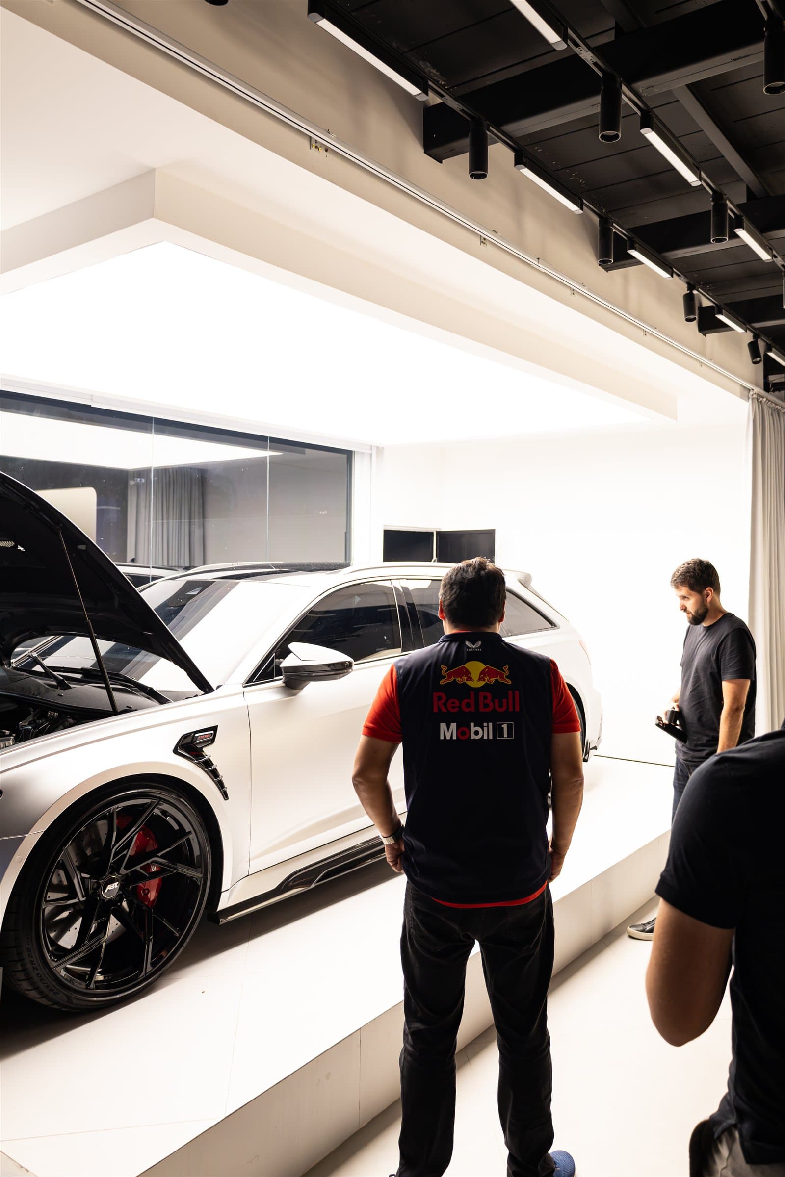 A noite em que a Audi RS6-LE ABT ganhou a estrada — registro 1
